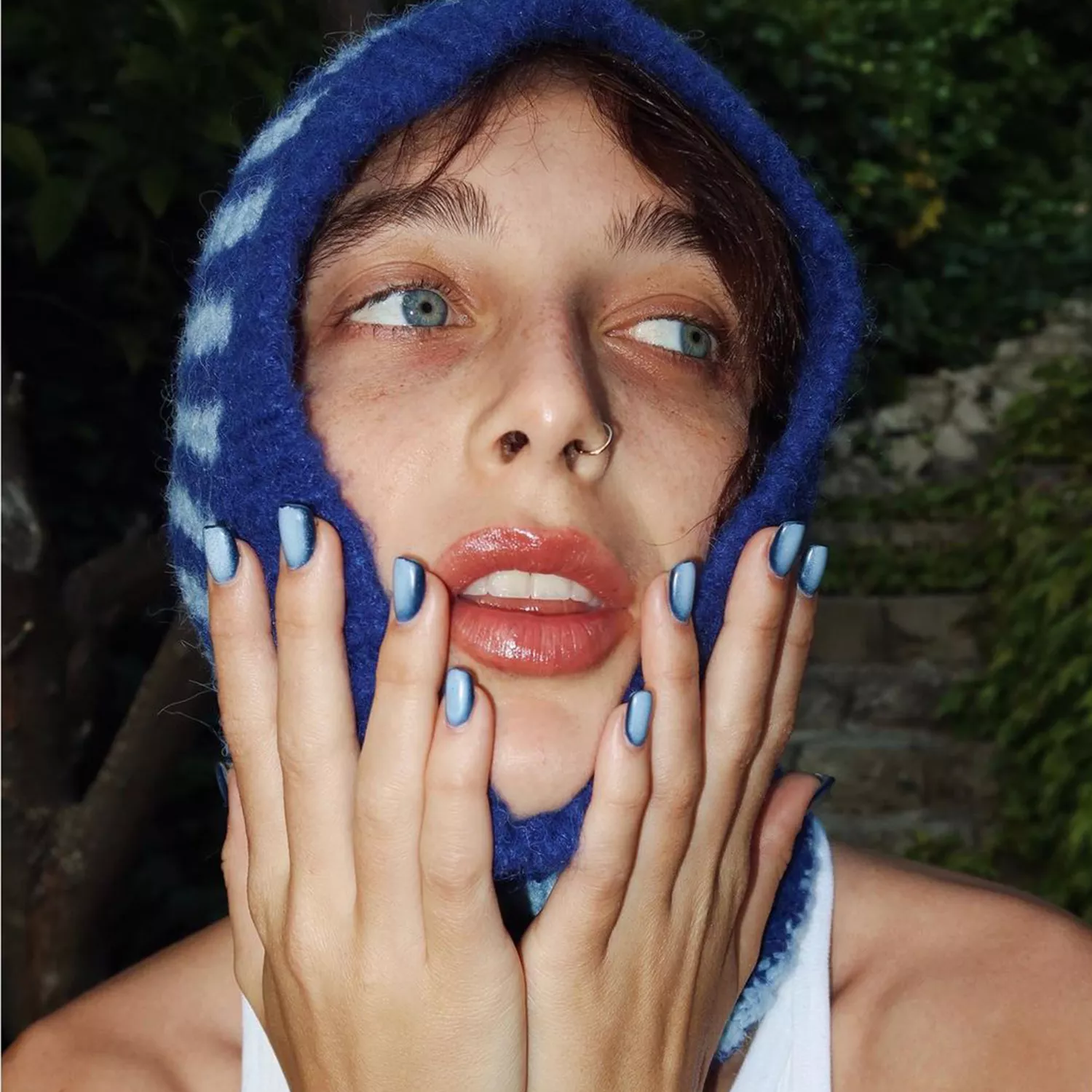Emma Chamberlain with blue aura nails